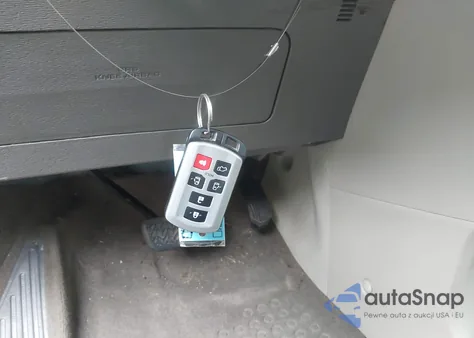 2017 Toyota Sienna Xle 8 Passenger from USA, damaged, VIN 5TDYZ3DC8HS836596